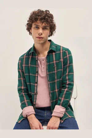 The Bear House Men Spread Collar Buffalo Checked Cotton Slim Fit Casual Shirt