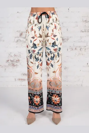 EDRIO Women Floral Printed Wide Leg Regular Fit Trouser
