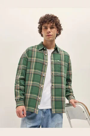 The Bear House Men Spread Collar Buffalo Checked Cotton Relaxed Fit Casual Shirt