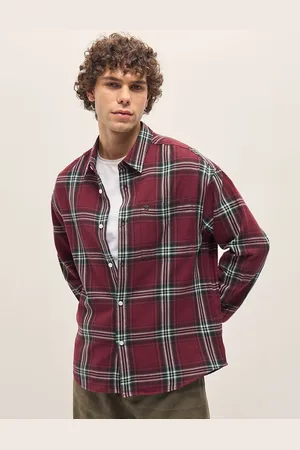 The Bear House Men Spread Collar Tartan Checked Cotton Relaxed Fit Casual Shirt