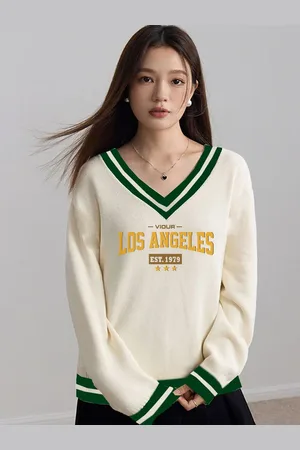 clafoutis Women Typography Printed V-Neck Long Sleeves Top