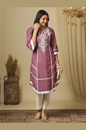 Globus Women Ethnic Motifs Yoke Design Flared Sleeves Thread Work Lace Frills Bows and Ruffles Kurta