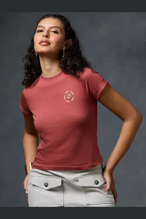 Saaki Women Printed V-Neck Pockets T-shirt
