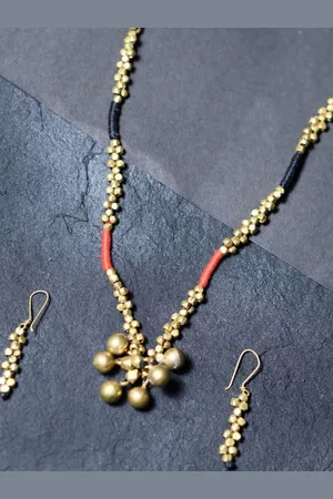 ArtEastri Handcrafted Beaded Necklace and Earrings