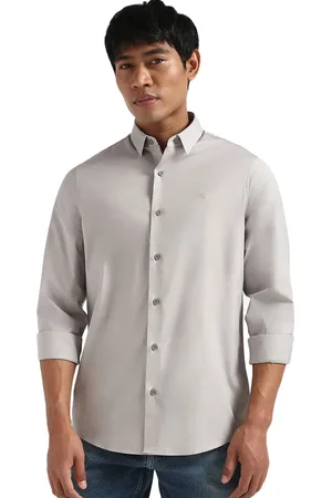 Calvin Klein Men Spread Collar Solid Cotton Slim Fit Casual Shirt