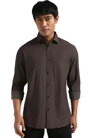 Calvin Klein Men Spread Collar Textured Cotton Slim Fit Casual Shirt