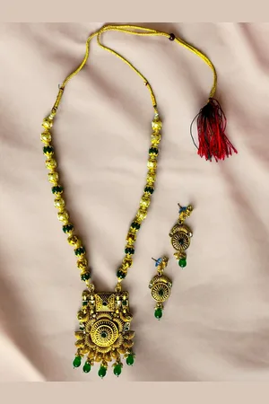 The Pari Gold-Plated Stone-Studded Jewellery Set