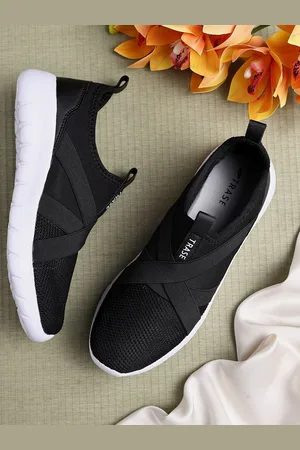 TRASE Women Slip-On Sneakers