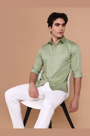 SHOWOFF Men Comfort Spread Collar Solid Cotton Casual Shirt