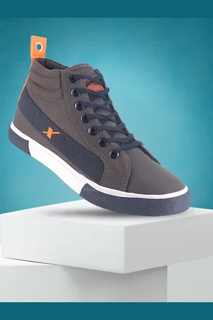 Sparx Men Contrast Sole Canvas Sneakers