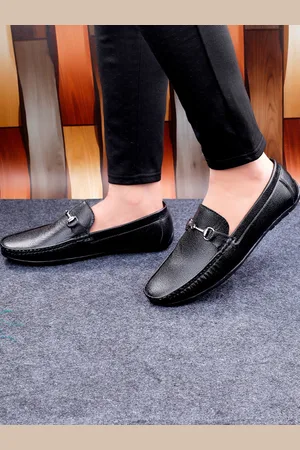 BXXY Men Textured Slip On Loafers