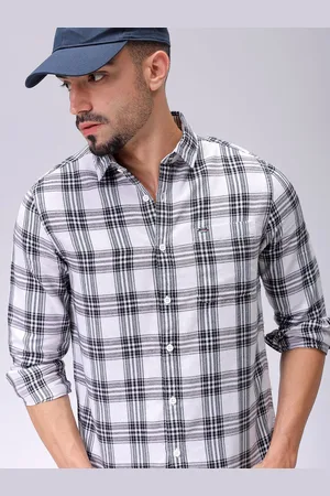 The Indian Garage Co Men Slim Fit Opaque Checked Casual Shirt
