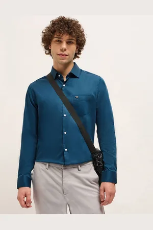 The Bear House Men Tailored Fit Opaque Formal Shirt