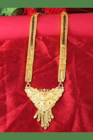DIVASTRI Women Gold-Plated Black Beaded Mangalsutra