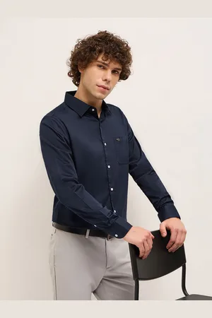 The Bear House Men Tailored Fit Opaque Formal Shirt