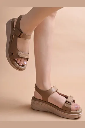 Shoetopia Women Buckled Platform Heel Sandals