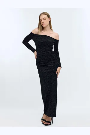 COVER STORY Off-Shoulder Maxi Dress