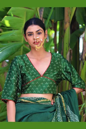 Chidiyaa Women Green Block Printed Mashru Silk Saree Blouse