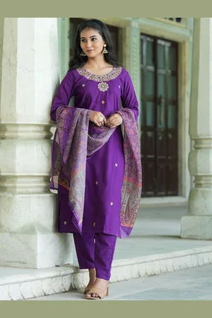 Navlik Women Embroidered Regular Kurta with Trousers & With Dupatta