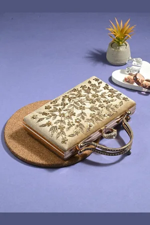 Sangria Kamannii Ring Flat Clutches