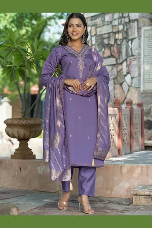 Navlik Women Embroidered Regular Kurta with Trousers & With Dupatta
