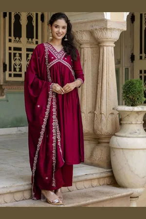 Navlik Women Embroidered Regular Thread Work Kurta with Trousers & With Dupatta