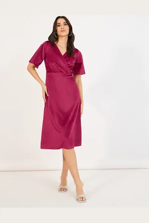 Styli Women Solid V-Neck 3/4th Sleeves A-Line Midi Dress