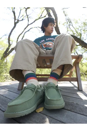 Hey dude Men Wally Solid Round Toe Slip-On Loafers
