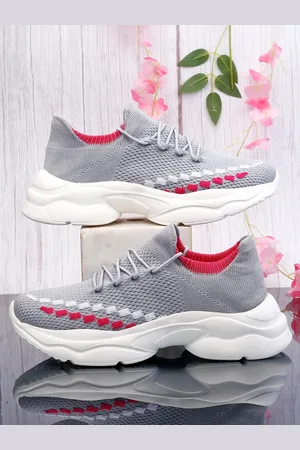 Kraasa Women Textured Lace Up Sneakers