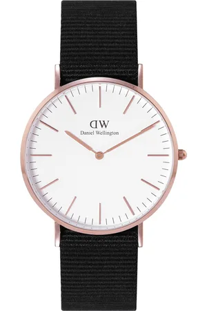 Daniel Wellington Men Dial & Textured Straps Analogue Watch DW00100257K