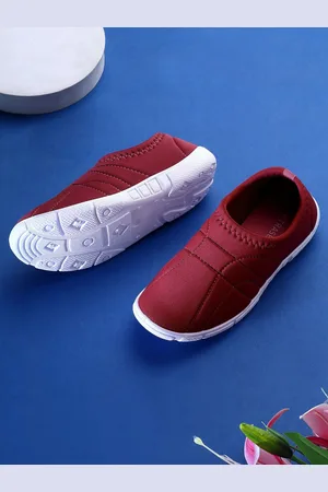 TRASE Women Slip-On Sneakers