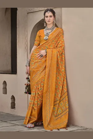 ELORA Women Printed Ethnic Motifs Patola Saree With Blouse Piece