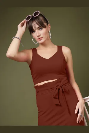 OOMPH Women Sweetheart Neck Sleeveless Crop Top