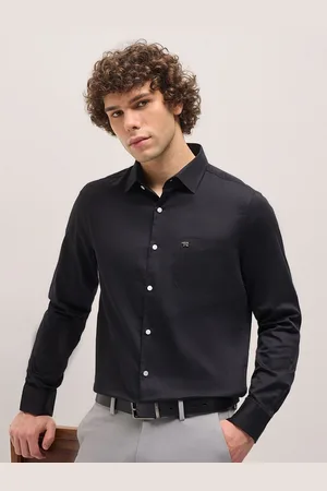 The Bear House Men Spread Collar Solid Cotton Tailored Fit Formal Shirt