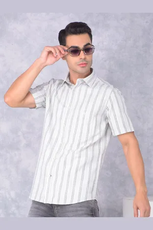 Crimsoune Club Men Smart Spread Collar Vertical Striped Cotton Casual Shirt
