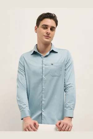 The Bear House Men Spread Collar Solid Cotton Tailored Fit Formal Shirt