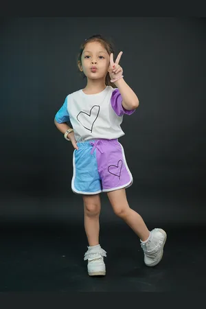 BE AWARA Kids Colourblocked Pure Cotton Clothing Set