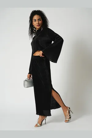Globus Accordion Pleats Bell Sleeves Crop Top With Skirt