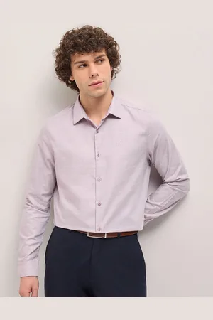 The Bear House Men Spread Collar Solid Cotton Tailored Fit Formal Shirt