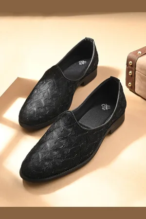 House of Pataudi Men Embroidered Slip On Mojaris Shoes