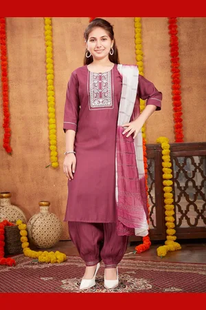 Sangria Girls Ethnic Motifs Yoke Design Sequinned Straight Kurta & Patiala With Dupatta