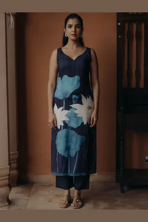 anayna Floral Printed Sweetheart Neck Straight Kurta With Trousers