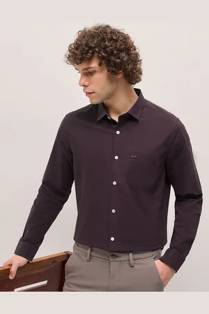 The Bear House Men Spread Collar Solid Cotton Tailored Fit Formal Shirt