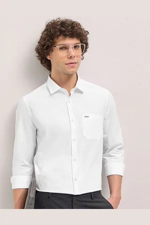 The Bear House Men Spread Collar Solid Cotton Tailored Fit Formal Shirt