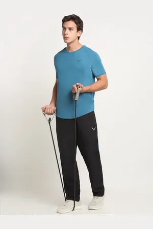 Invincible Men Stretch Tee