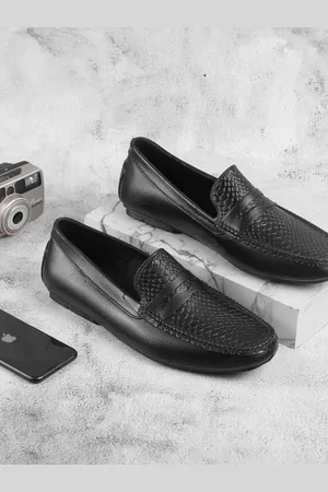 Metro Men Textured Formal Loafers