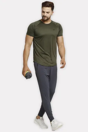 Invincible Men Scoop Round Neck Tee