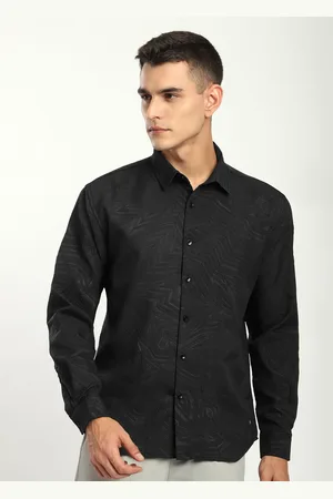 Beyoung Men Spread Collar Textured Cotton Slim Fit Casual Shirt