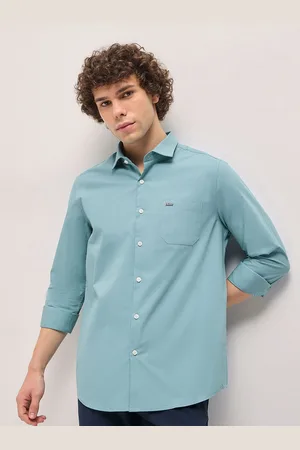 The Bear House Men Spread Collar Solid Cotton Tailored Fit Formal Shirt