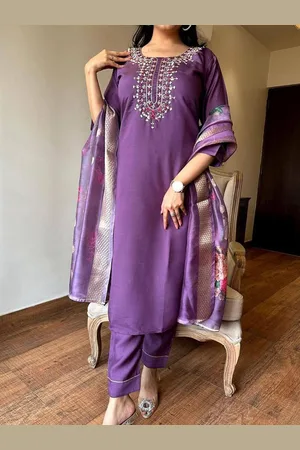 Lilots Women Floral Embroidered Regular Thread Work Chanderi Silk Kurta with Trousers & With Dupatta